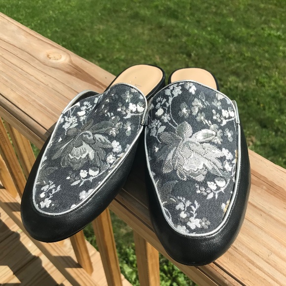 🔴Slip On Embroidered Elegant Leather Lord and Taylor Shoes - Picture 2 of 13
